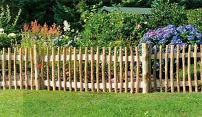 Staketenzaune Im Zaun Shop Von Meingartenversand De Naturzaun Gartengestaltung Gartengestaltung Ideen