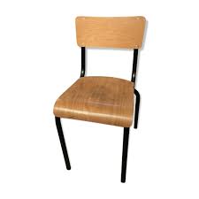L'école accueille des enfants de l'âge de 2 ans à 12 ans. Chaises D Ecole Vintage Chaise Ecolier Chaise Et Ecole Vintage