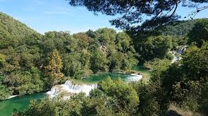 In ihrem oberlauf zwischen knin und skradin, fliesst die krka durch eine 100 bis 200 meter. Krka Wasserfalle Da Musst Ihr Hin Suncamp Holidays Blog Die Besten Campingtipps