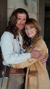 Jane Seymour And Joe Lando On The Set Of Funny Or Die Alte Serien Fernsehserie Gutaussehende Manner