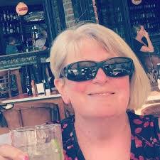 Leslie Foss's Instagram, Twitter & Facebook