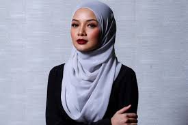 So ni kire sempena tahun baru la ek , first n. Video Neelofa Bengang Lelaki Ini Burukkan Malaysia Di Mata Dunia
