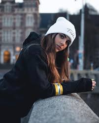 Sarki Texting 34 Bolum Instagram 2020 Model Poses Photography Fotografcilik Pozlari Fotograf Cekimi