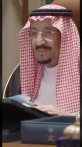 الملك سلمان بن عبدالعزيز ك م هيبة تدنو لبسمته والمجد ك م من راحت ي ـه د ن ا بالحزم يسحق م ن يعاندنا وإذا تبس م أف رح الوطن beanie hats fashion