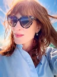 Vickie Bee is back in a very short and super sweet scene tomorrow night