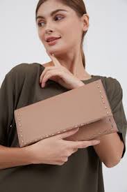 Meski demikian, tidak disarankan juga memilih tas. Jual Berbagai Tas Pesta Wanita Tebaru Berrybenka Com