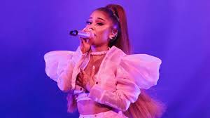 Ariana grande positions official video. Ø£Ø±ÙŠØ§Ù†Ø§ ØºØ±Ø§Ù†Ø¯ÙŠ ØªØ³Ù‚Ø· Ø¹Ù„Ù‰ Ø§Ù„Ù…Ø³Ø±Ø­ Ø£Ø«Ù†Ø§Ø¡ Ø­ÙÙ„Ù‡Ø§ Ø§Ù„Ø£ÙˆÙ„ Ø¨Ø¹Ø¯ Ø£Ø´Ù‡Ø± Ù…Ù† Ø§Ù„Ù…Ø±Ø¶ Ù„ÙƒÙ† Ø±Ø¯ ÙØ¹Ù„Ù‡Ø§ ÙƒØ§Ù† Ù…Ø¶Ø­ÙƒØ§ Ø¹Ø±Ø¨ÙŠ Ø¨ÙˆØ³Øª