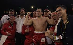 Julio César Chávez Jr. noquea a John Caicedo en tercer round de pelea en Reynosa, Tamaulipas