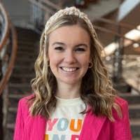 Abigail Thayer's Instagram, Twitter & Facebook