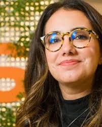 Ao completar cinco anos no País em 2025, a Oxxo tem apostado no conceito de  loja emblemática para aumentar o fluxo de clientes e transformar a  experiência de compra em suas lojas.