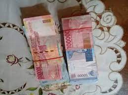 Identitas sang pengganda uang terungkap. Ada Saatnya Memiliki Uang Banyak Tapi Tak Berharga Steemit