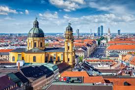 Wie hingemalt liegt das seehaus im englischen garten direkt am ufer des kleinhesseloher sees. Savills Deutschland Munchen