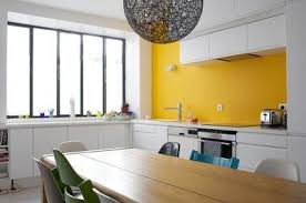 Journees D Architecture A Vivre Renovation Appartement Extension De Maison Cuisine Contemporaine Cuisine Moderne Murs Jaunes