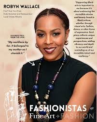 Robyn Wallace's Instagram, Twitter & Facebook