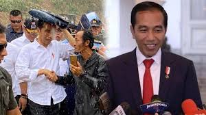 Jas hujan merupakan salah satu perlengkapan yang wajib dimiliki saat musim hujan tiba. Penampilan Jokowi Saat Tinjau Korban Banjir Dengan Kondisi Hujan Pakai Jas Hujan Kresek Warna Hijau Tribunnewsmaker Com