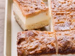 Bienenstich Schnitten Rezept Bienenstich Rezept Cupcake Kuchen Bienenstich