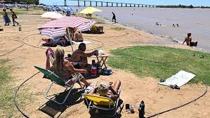 Maybe you would like to learn more about one of these? El Aumento Del Caudal Del Rio Parana Redujo 25 Metros Las Playas En La Costanera De Rosario Telam Agencia Nacional De Noticias