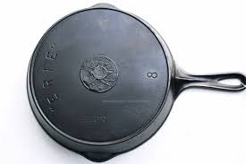 Identification And Dating Of Vintage And Antique Unmarked Or Unknown Maker Cast Iron Skillets Via The P Antique Cast Iron Skillet Antique Cast Iron Cast Iron
