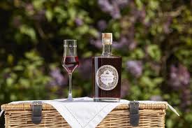 Savour neat, serve with bitter lemon for a twist on a g&t, or top with champagne or prosecco, then raise a glass with us: The Queen Launches Sloe Gin Made From Buckingham Palace Botanicals Spirits Cocktails Delicious Com Au