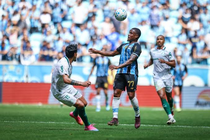 Palmeiras esbarra em Weverton e fica no 0 a 0 com o Gr&ecirc;mio na reestreia de Renato