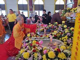 Join the monastery outdoors to celebrate the buddha's birthday, enlightenment, and passing away, with senior guest monk luang por passano! Buddhists Converge For Wesak Day Celebration Borneo Post Online