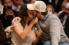 The principal family guy voice actors each earn $100,000 per episode. Mila Kunis Ashton Kutcher Ist Ihre Ehe Am Ende