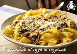 Unite le uova e sbattetele leggermente con una forchetta. Pappardelle Al Ragu Di Cinghiale In Bianco Gran Consiglio Della Forchetta