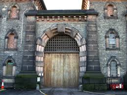 Female prison officer sex tape shocker at HMP Wandsworth as shes probed by  cops - Daily Star