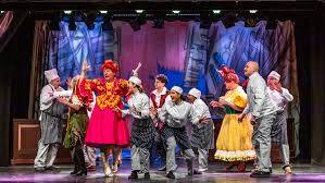 33 фразы в 6 тематиках. Springboard Reveals Cast For Snow White Winter Pantomime