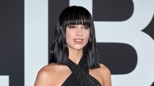 Слушать песни и музыку dua lipa онлайн. Dua Lipa Just Dyed Her Hair Rose Gold And We Re Obsessed Teen Vogue