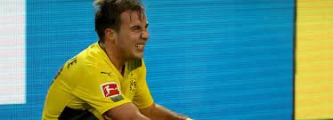 Wir freuen uns sehr über eure entscheidung, von uns an ganz offiziell als ehepaar durchs leben schreiten zu wollen. Bvb Star Mario Gotze Sagt Die Hochzeitsfeier Am 18 Juli Ab