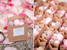 Esperamos que tengais un 2017 increíble! Diy E Ideas Para Hacer Con Pompones De Lana Pompones De Lana Confeti Bodas Boda De Bricolaje