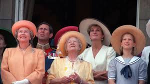Her religious views and role as monarch. Queen Elizabeth Wird 95 Das Sind Ihre Wegbegleiter Stern De