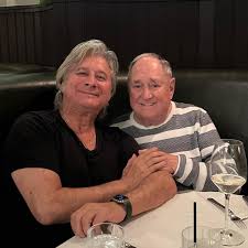 Last night I had the pleasure of meeting one of my favorite Singer,  Songwriters… Neil Sedaka What a thrill… -Sincerely, Steve @neilsedakamusic