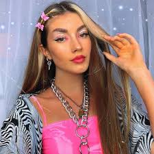 Hair streaks are super easy to do! Hair Streaks 20 Updated Ways To Wear This Trend In 2021