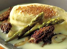 Comment Preparer Des Quenelles Aux Asperges Et Morilles Recette Quenelles Quenelle Recette Recettes De Cuisine
