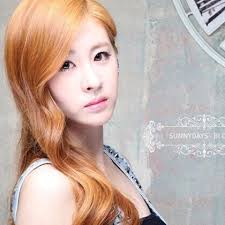 May mắn sau đó cô và 6 cô gái khác được cho ra mắt. TrÆ°Æ¡ng Bich Tháº§n Nhac TrÆ°Æ¡ng Bich Tháº§n