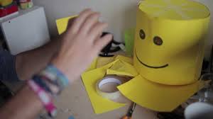 Die karneval kostüme zum selber basteln können super amüsant und lebensfroh sein. How To Make A Lego Man Costume For The Cheap And Not So Crafty Youtube