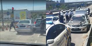 Kuala langat pemandu lori cedera dipercayai dipkul orang awam ketika cuba melarikan diri. Mahu Lolos Daripada Polis Pemandu Ini Rempuh Kereta Myvi Dan Lori Tesco