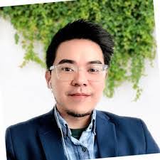 Kenneth Hom's Instagram, Twitter & Facebook