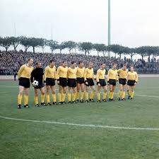 Seit wann gibt es borussia dortmund? Borussia Dortmund Spielt Seit 1913 In Den Farben Schwarz Und Gelb