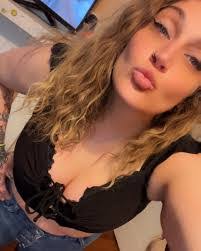 Ashleigh Patton's Instagram, Twitter & Facebook