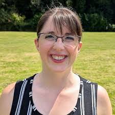 Elizabeth Hack's Instagram, Twitter & Facebook