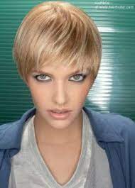 Coupe Boule Avec Une Frange Effilee Coupe De Cheveux Courte Cheveux Courts Cheveux