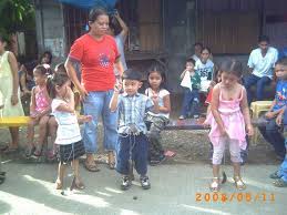 Children Playing Game At Street Christmas Party Christmas Games For Kids Filipino Kids Filipino Christmas