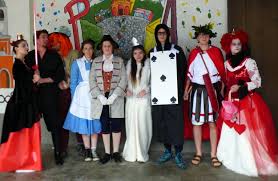 Le avventure di alice nel paese delle meraviglie (alice's adventures in wonderland), comunemente abbreviato in alice nel paese delle meraviglie (alice in wonderland). Galbiate Un Carnevale Delle Meraviglie Con La Favola Di Alice Leccoonline