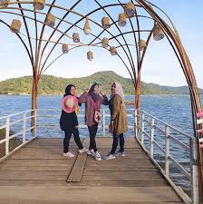 Keberadaan waduk darma pada masa para wali datang ke darma sudah merupakan situ/danau kecil dan sebagian merupakan kawasan pesawahan dan pemukiman penduduk serta merupakan titik temua antara desa darma, jagara. Tempat Wisata Di Kuningan Yang Hits Terbaru 2021