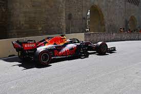 Lewis hamilton locks up after. D7n5rwjna9p8cm