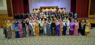 Yb dato' mohd amin bin ahmad ahya setiausaha kerajaan negeri selangor #pkns #apc2020. 447 Staf Terima Anugerah Di Majlis Anugerah Perkhidmatan Cemerlang Berita Uthm