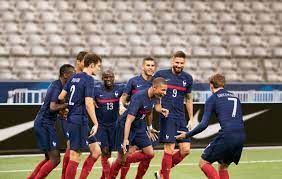 Mauvaise nouvelle pour l'équipe de france, privée de trois joueurs pour affronter la suisse. Equipe De France Le Nouveau Maillot Des Bleus Devoile Sortiraparis Com